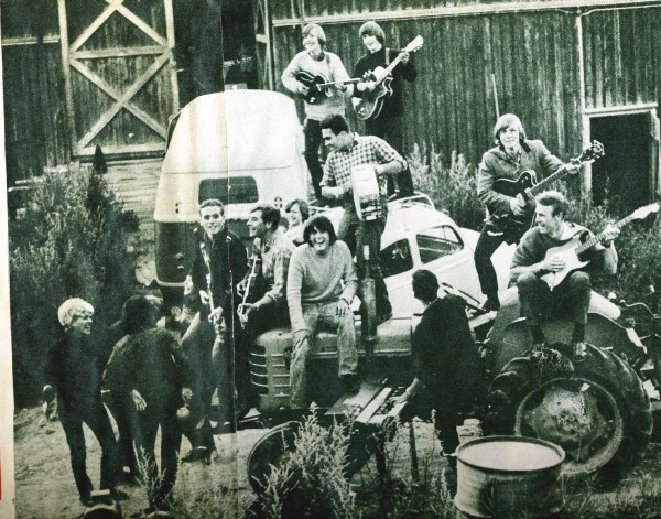 Members of the Lunicks, the Green Onions and SUK friends in front of the barn in Kjenn where the Lunicks rehearsed. Early 1965.